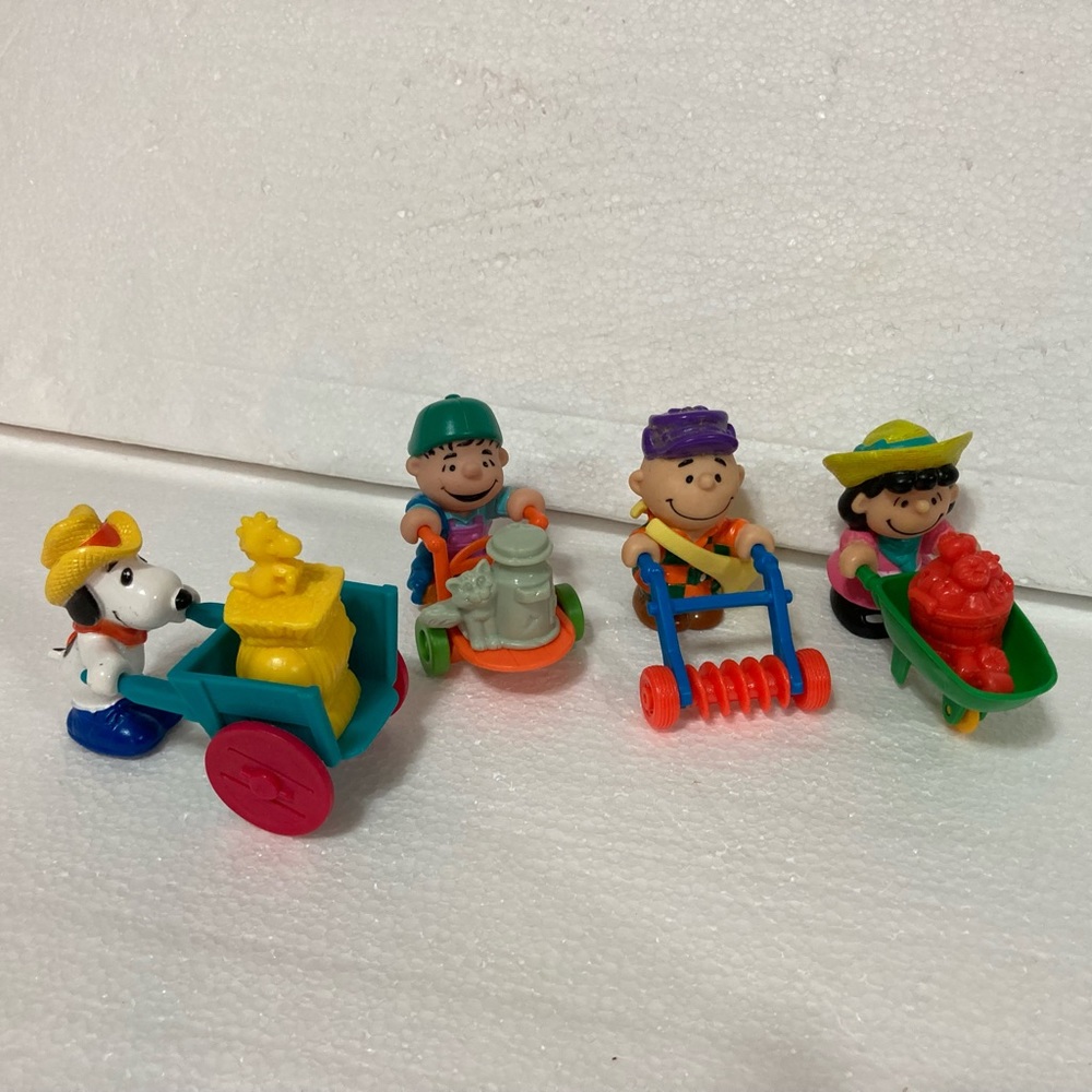 Vintage McDonald’s 1991 Peanuts Set of 4, Charlie Brown, Lucy, Snoopy & Linus